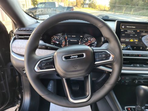 Certified 2023 Jeep Compass Latitude image 27