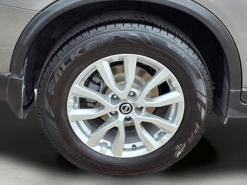 Certified 2019 Nissan Rogue SV image 9