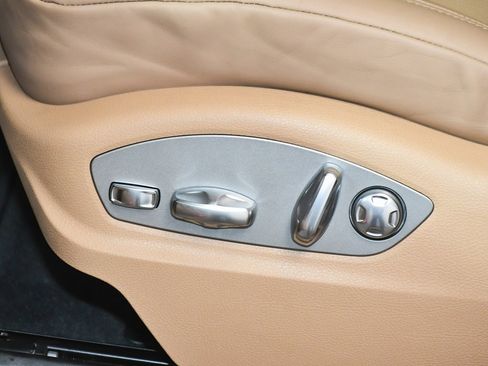 Used 2025 Porsche Macan image 45