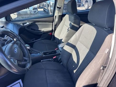 Used 2016 Ford Focus SE w/ Exterior Protection Package image 10