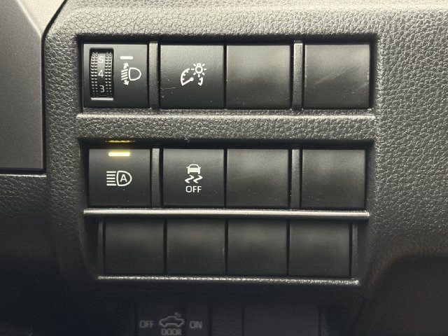 Used 2025 Toyota Tacoma TRD Off-Road AWD/4WD image 21