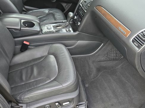 Used 2011 Audi Q7 3.0T Premium image 25
