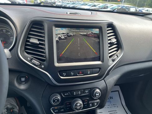 Used 2023 Jeep Cherokee Trailhawk w/ Sun & Sound Group AWD/4WD image 23