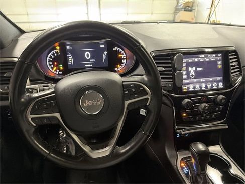 Used 2020 Jeep Grand Cherokee Altitude image 18