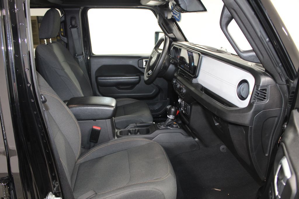 Used 2024 Jeep Wrangler Unlimited Sport AWD/4WD image 26