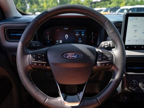 Used 2025 Ford Maverick Lobo AWD/4WD image 29