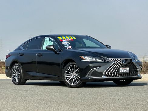 Used 2023 Lexus ES 350 w/ Premium Package image 2