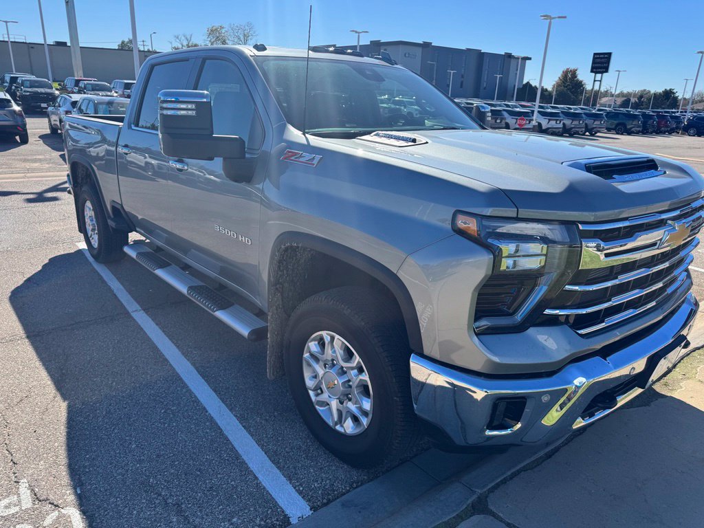 Used 2024 Chevrolet Silverado 3500 LTZ w/ LTZ Plus Package AWD/4WD image 2