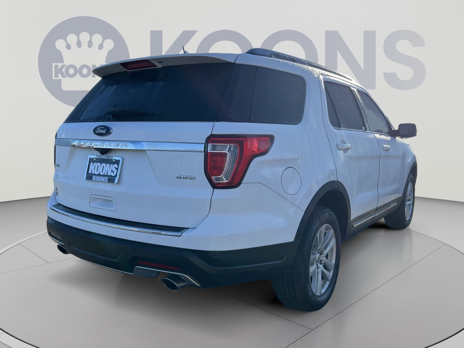 Used 2018 Ford Explorer XLT w/ Equipment Group 202A AWD/4WD image 16