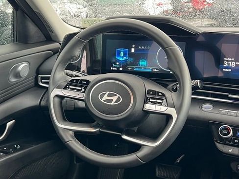 Certified 2025 Hyundai Elantra SEL image 16