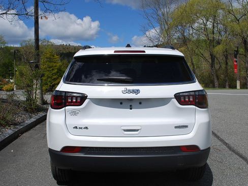 Used 2022 Jeep Compass Latitude w/ Convenience Group AWD/4WD image 5