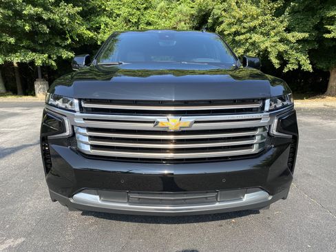 Used 2023 Chevrolet Suburban High Country w/ Premium Package RWD image 3