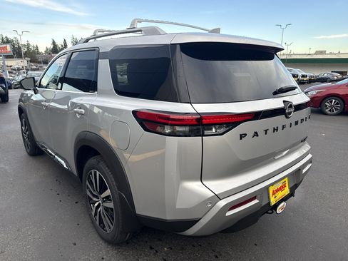 New 2025 Nissan Pathfinder Platinum image 3