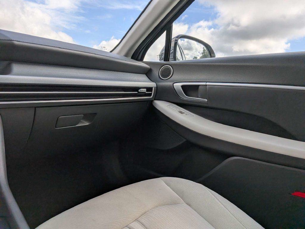 Used 2025 Hyundai Sonata SEL FWD image 15