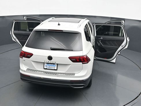 Used 2023 Volkswagen Tiguan SE w/ Panoramic Sunroof Package FWD image 30