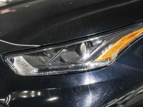 Used 2024 Toyota Highlander LE image 23