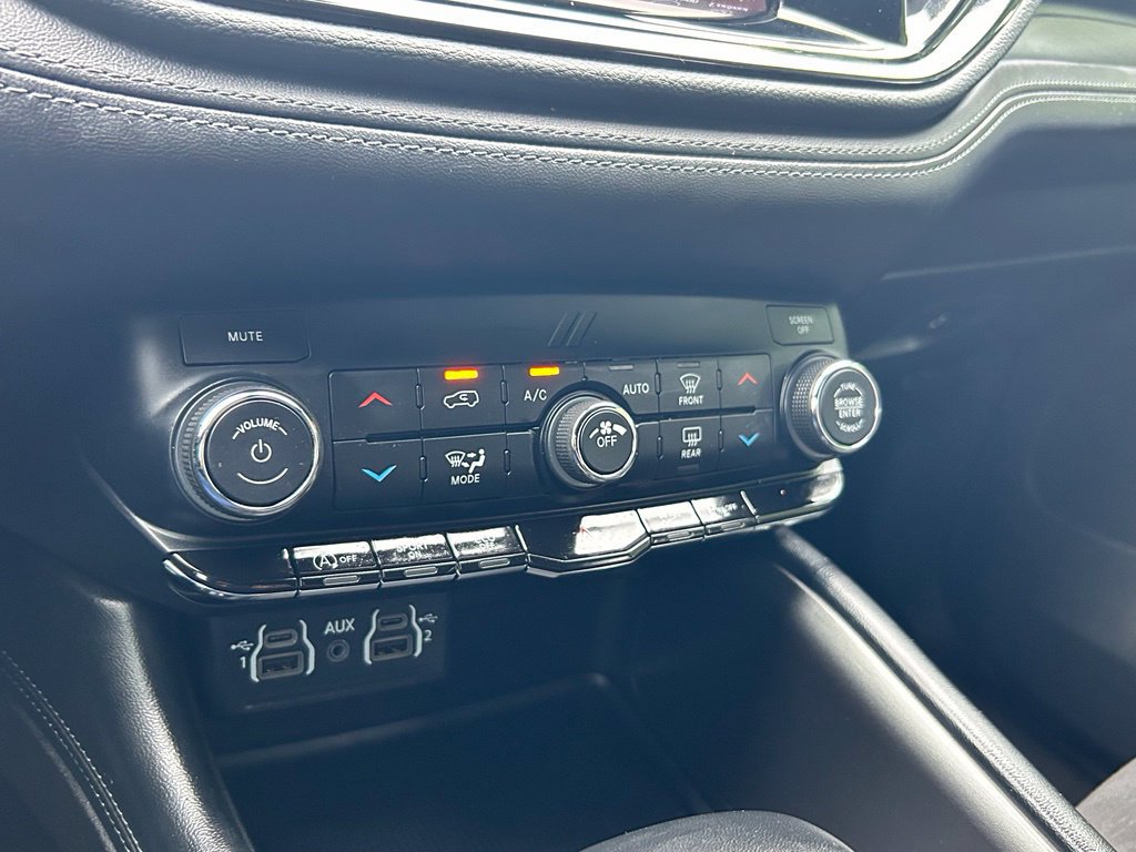 Used 2022 Dodge Durango SXT w/ Blacktop Package RWD image 21