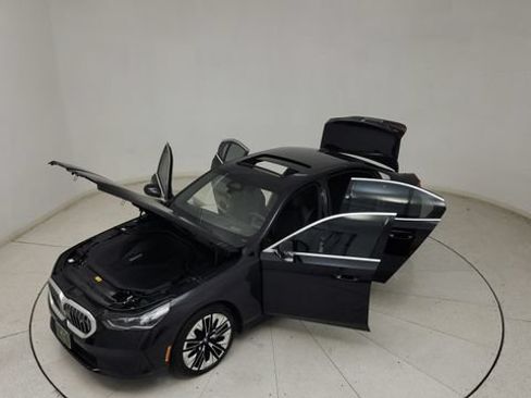 Used 2024 BMW i5 eDrive40i w/ M Sport Package RWD image 31