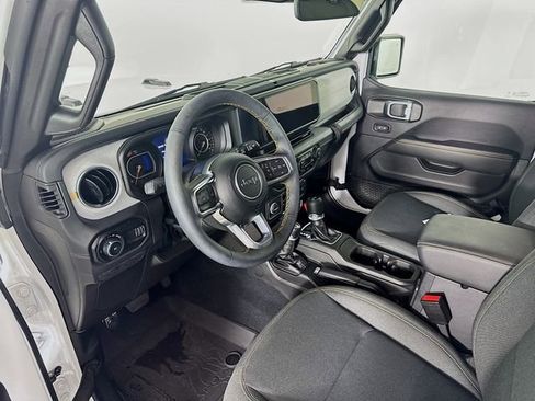 Used 2024 Jeep Wrangler Unlimited Sahara w/ Technology Group AWD/4WD image 13