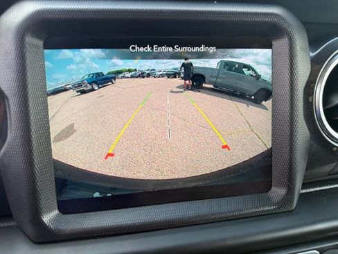 Used 2020 Jeep Wrangler Unlimited Sahara AWD/4WD image 27
