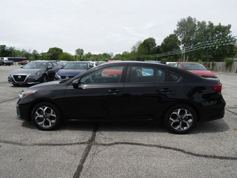 Used 2019 Kia Forte LXS FWD image 4