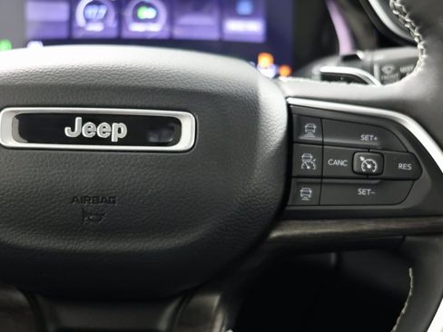 Used 2023 Jeep Grand Cherokee 30th Anniversary image 31