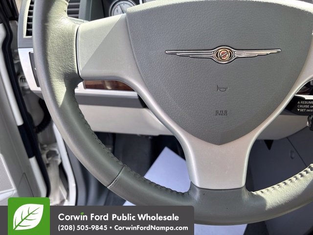 Used 2010 Chrysler Town & Country Touring FWD image 15