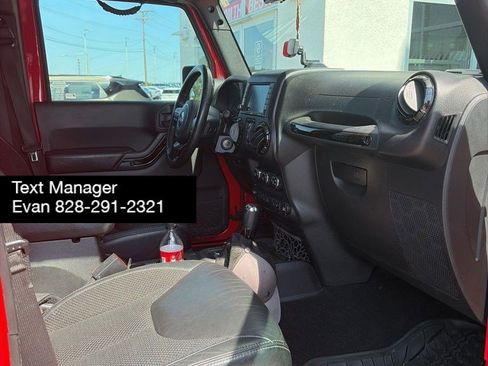 Used 2017 Jeep Wrangler Unlimited Sahara AWD/4WD image 16