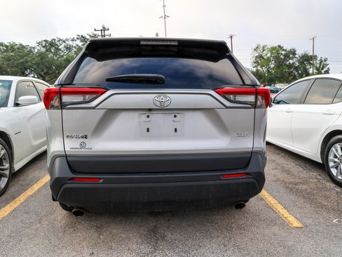 Used 2022 Toyota RAV4 XLE w/ Convenience Package FWD image 24