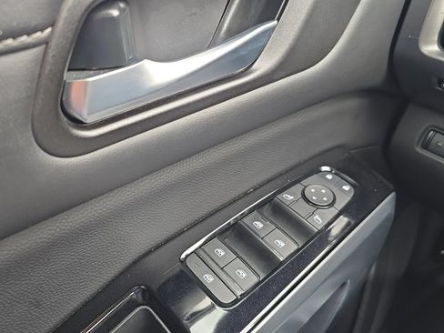 Used 2025 Nissan Pathfinder SL AWD/4WD image 14