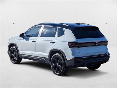 New 2025 Volkswagen Taos SE image 8