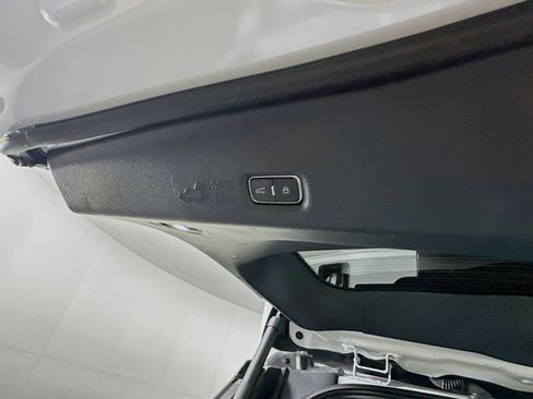Used 2025 Ford Expedition Platinum AWD/4WD image 32