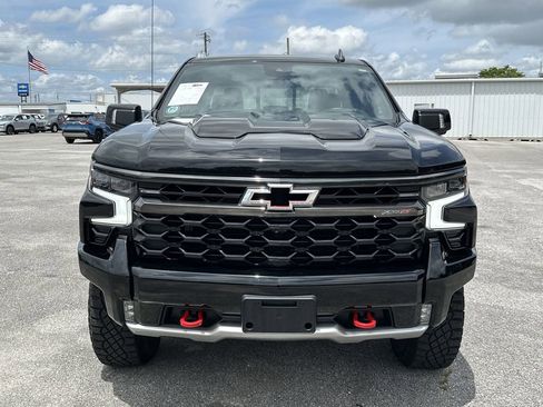 Used 2023 Chevrolet Silverado 1500 ZR2 w/ Technology Package AWD/4WD image 3