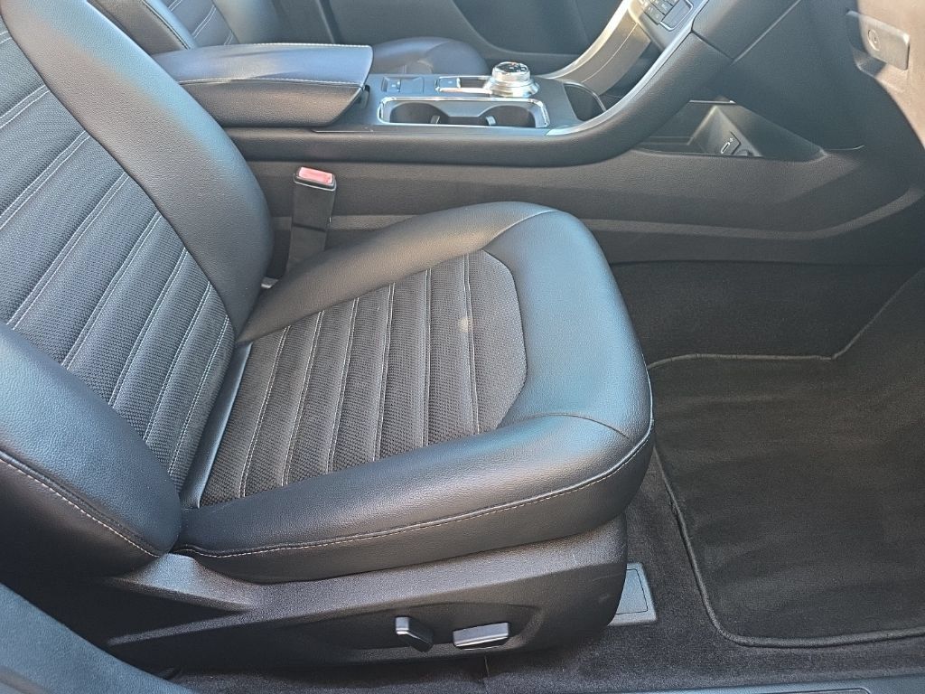 Used 2017 Ford Fusion SE w/ Equipment Group 201A FWD image 22