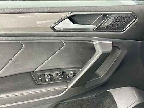 Used 2022 Volkswagen Tiguan SE image 25