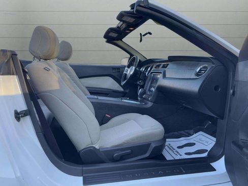 Used 2014 Ford Mustang Convertible image 20