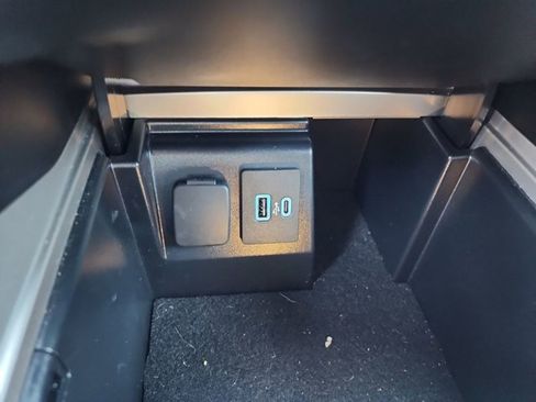 Used 2022 Ford Explorer Limited w/ Equipment Group 301A image 18