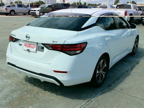 Used 2022 Nissan Sentra SV FWD image 11