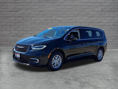 Used 2024 Chrysler Pacifica Touring-L FWD image 6