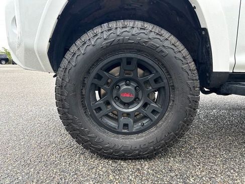 Certified 2023 Toyota 4Runner TRD Off-Road Premium w/ Off Road Premium Plus Package AWD/4WD image 6