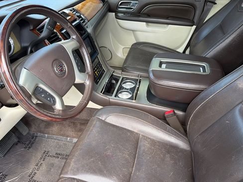 Used 2013 Cadillac Escalade ESV Platinum AWD/4WD image 11