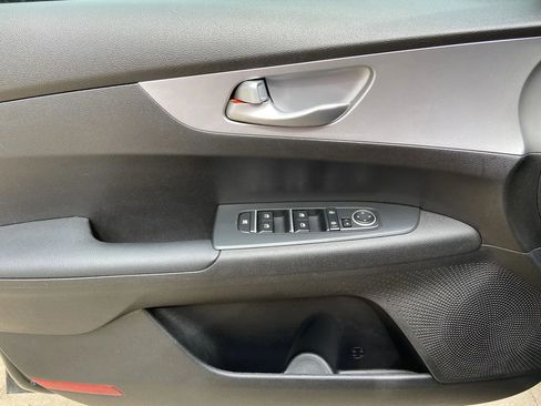 Used 2023 Kia Forte LXS image 7