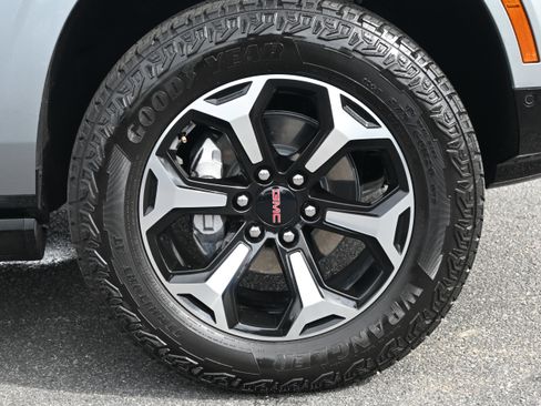 Used 2025 GMC Yukon XL AT4 w/ AT4 Premium Package image 15