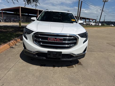 Used 2020 GMC Terrain SLT w/ Preferred Package FWD image 2