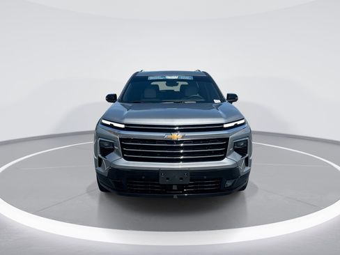 Used 2026 Chevrolet Traverse High Country w/ LPO, Floor Liner Package FWD image 3