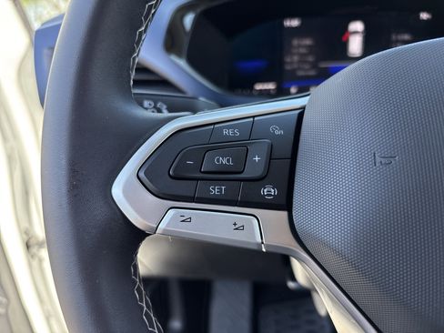 Used 2022 Volkswagen Taos SE FWD image 25