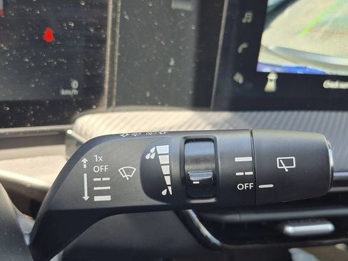 Used 2025 Nissan Kicks SR AWD/4WD image 27