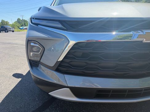 Used 2024 Chevrolet Blazer LT w/ Convenience Package FWD image 5