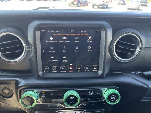 Used 2022 Jeep Wrangler Unlimited Sahara w/ Cold Weather Group image 26