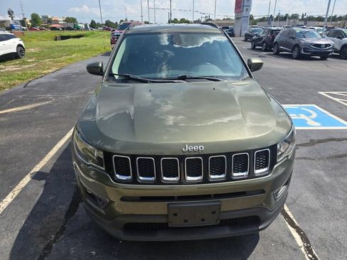 Used 2018 Jeep Compass Latitude AWD/4WD image 4